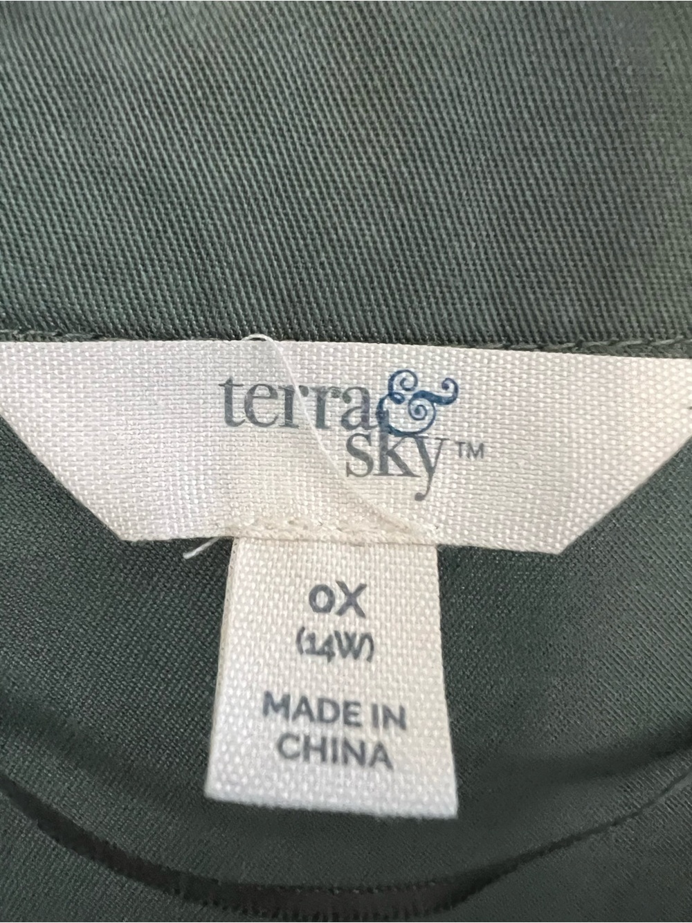 Terra & Sky Olive Green Button-Front Midi Dress - Picture 3 of 6